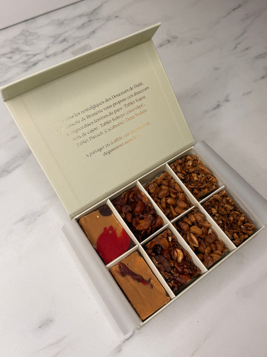 Coffret Douceurs d'Haiti : dous makos, tablet cajou, pistaches, coco, produit haïtien exclusif réalisé part la Pâtisserie de Brunette. En vente en France métropolitaine. Livraison en France. Retrait à Argenteuil sous 24h.