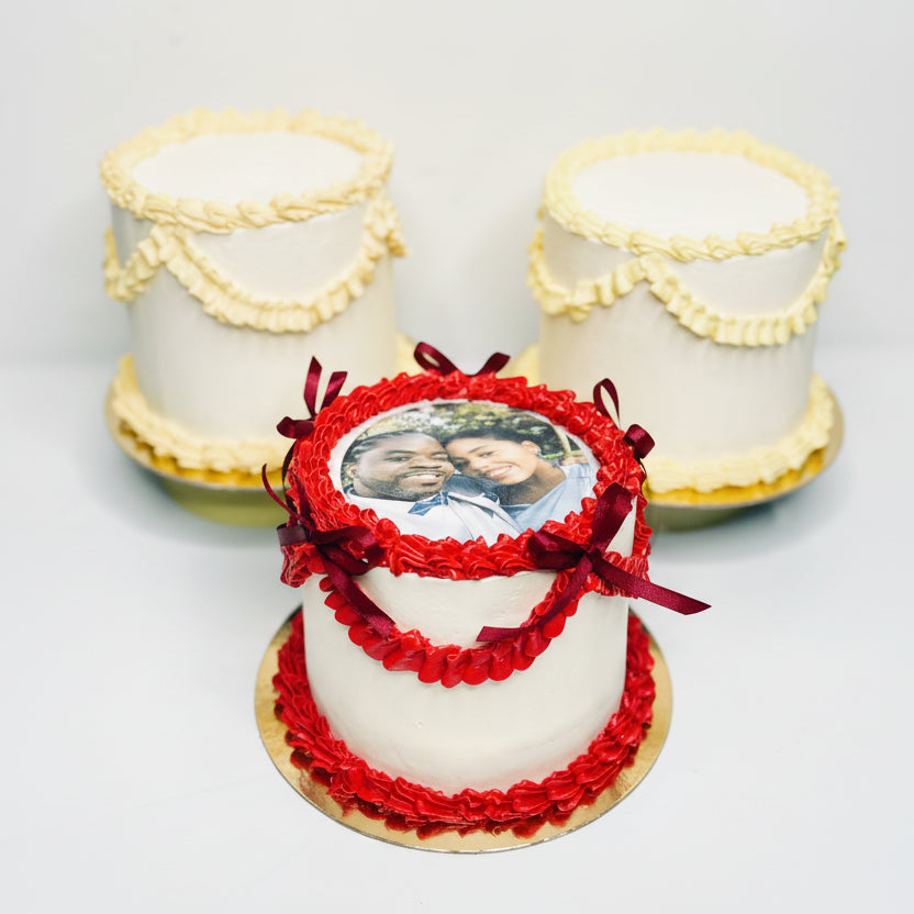Vintage cake à personnaliser. À retrouver à Argenteuil. Idéal pour repas de fête entre amis ou en famille. 