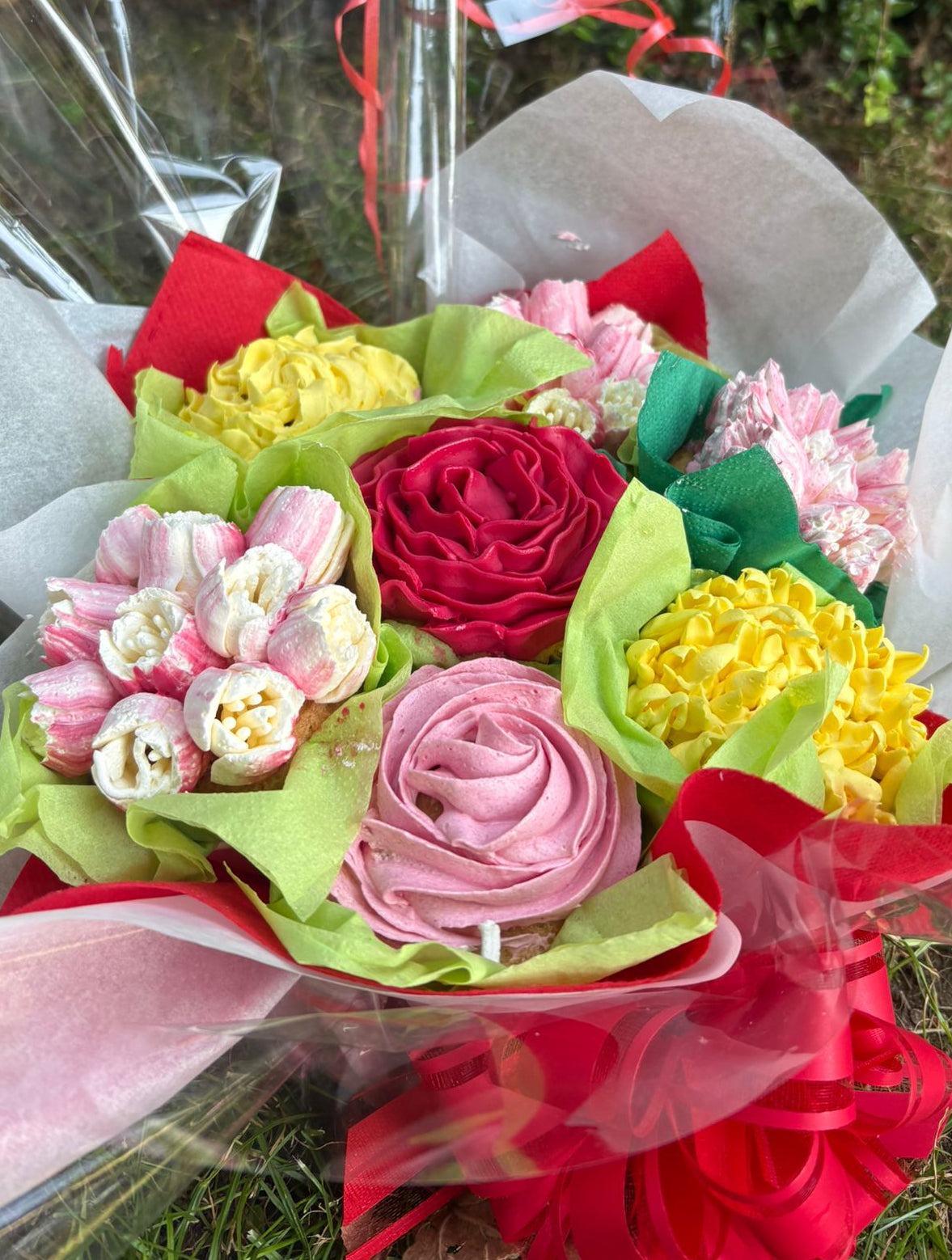 Bouquet de cupcakes uniques à offrir pour la fête des mères. La Pâtisserie de Brunette layer cake original dans le 95. 